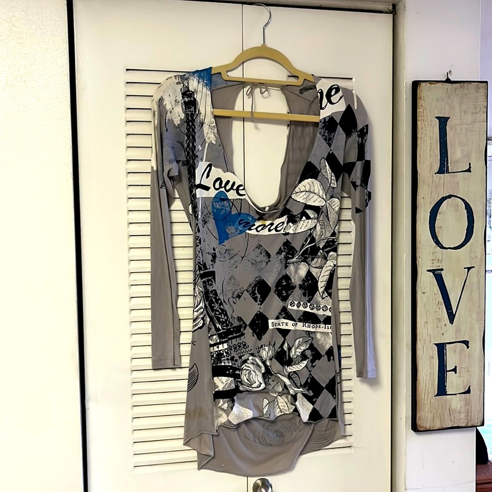 Gray blue shirt long sleeve. Looks great when you wear it